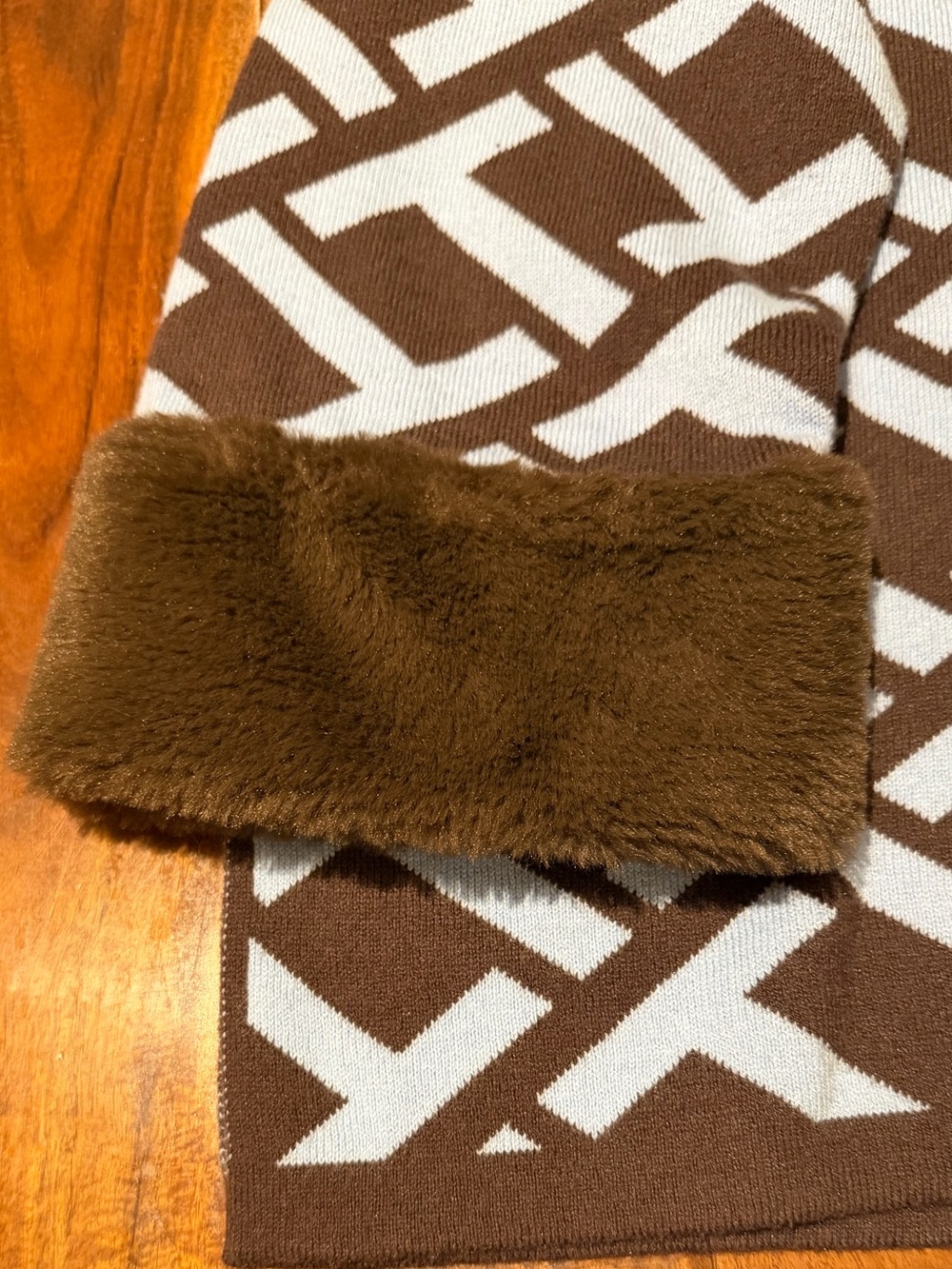 Tyler Boe Blue and Brown Geometric Print Sweater Small - Picture 4 of 9